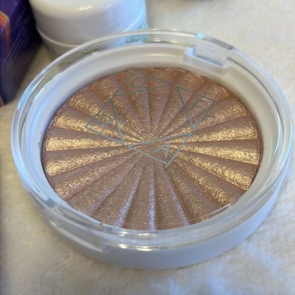 NEW 26 Beauty and Make-Up Items - Mostly Sample and Some Full Size - Picture 7 of 8